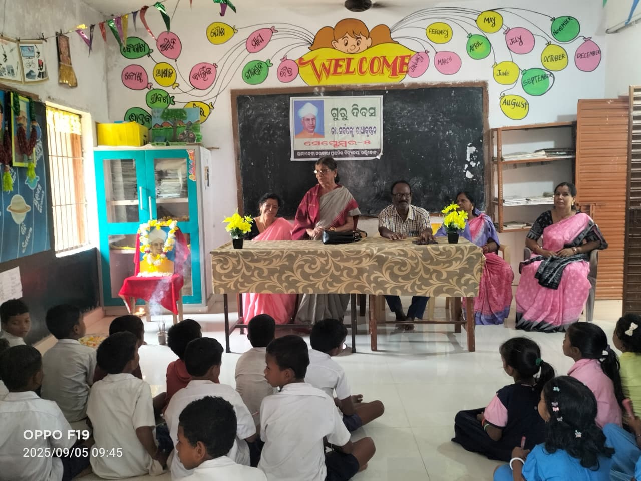 Artist Basanta Kumari Samanta being felicitated at Gramyadevi Primary School in Khallikote on Teachers' Day - Image 2
